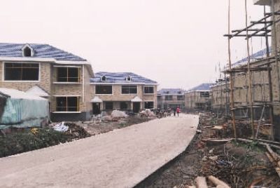 建設(shè)中的江洲墟場(chǎng)安置小區(qū)。